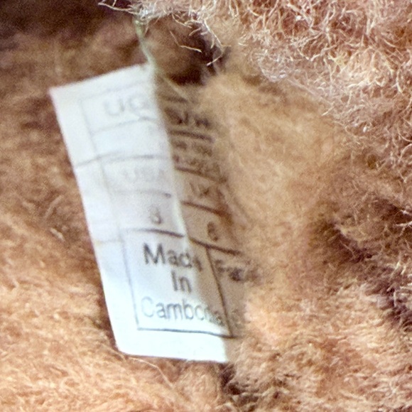 🔥UGG Women’s Brown Fluffy Slippers with Pink Accents Size 8 Like New🔥 - Picture 5 of 5